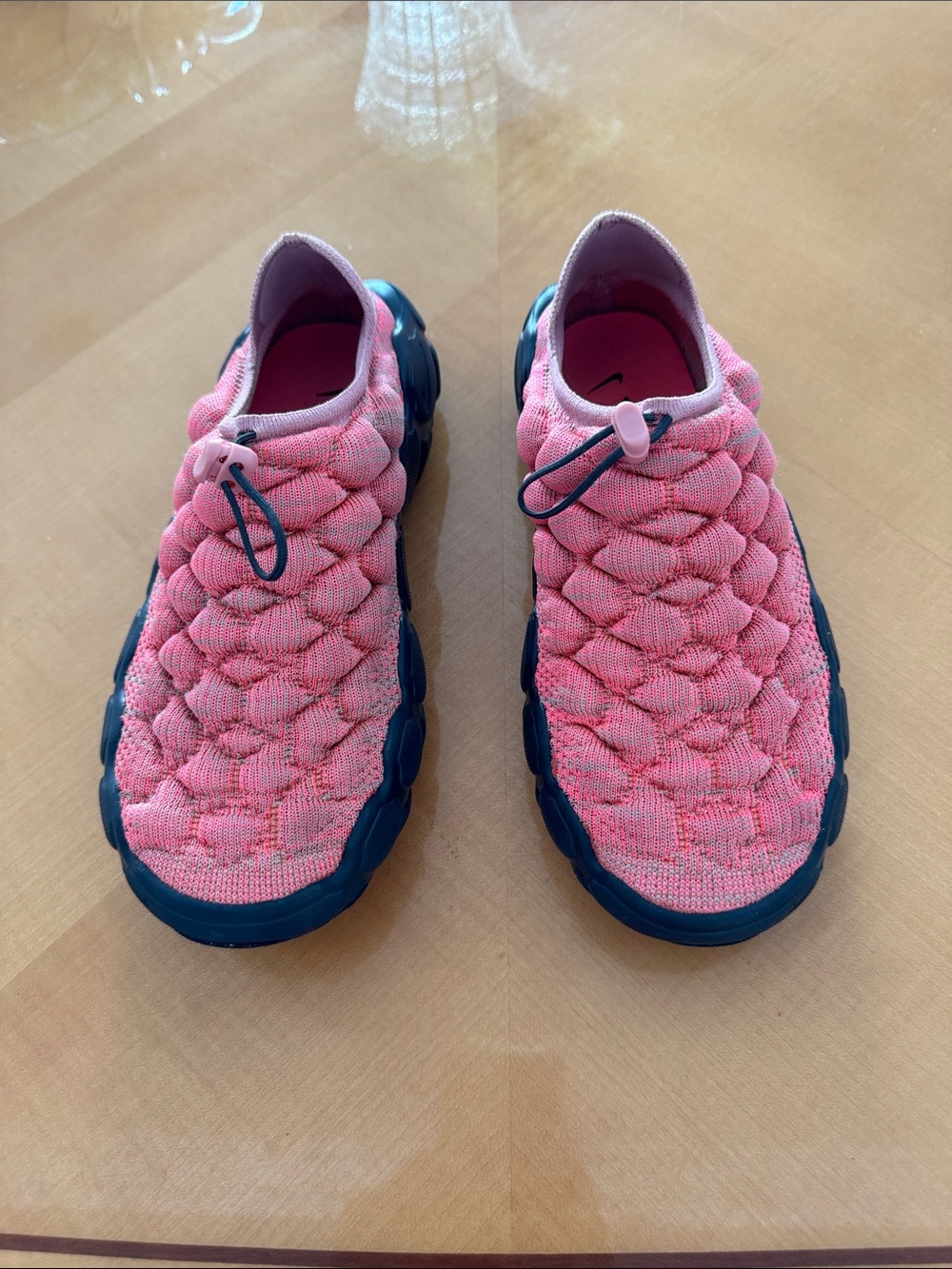Nike women Coral Pink Slip-On Knit Sneakers with Black Sole size 8 - Picture 5 of 12